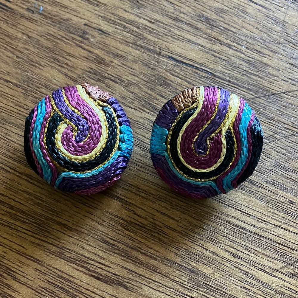 Hand Crafted 1980s Vintage Colorful Thread Swirl Statement Clip Earrings‎